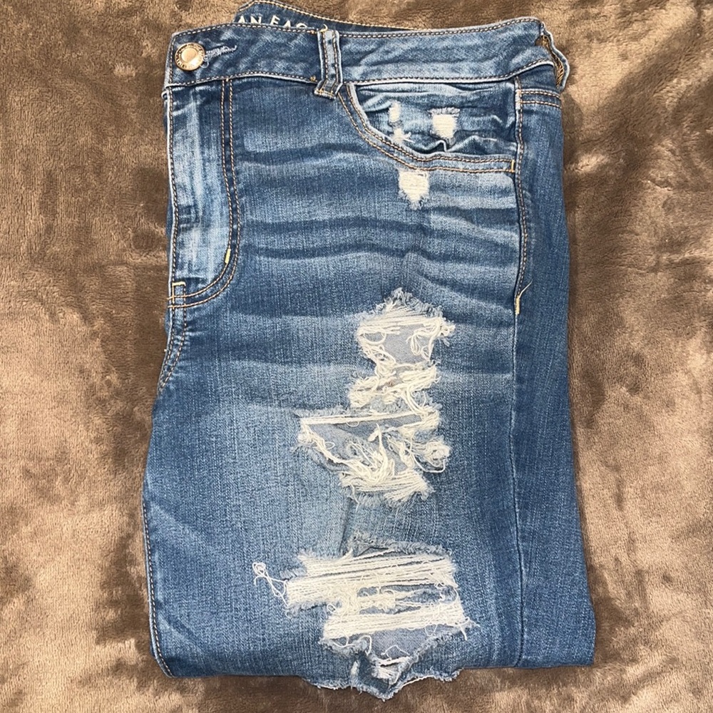 Ripped/ Distressed American Eagle Jegging